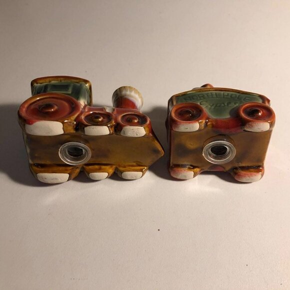 🛒 $8 Salt and Pepper Shaker North Pole Express Ceramic Train Christmas - Picture 2 of 3